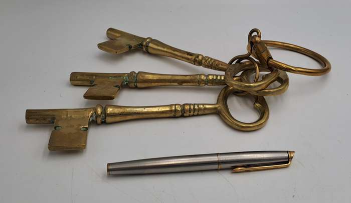 Home Décor Vintage 1060's Large Solid Brass Skeleton Keys with Keyring