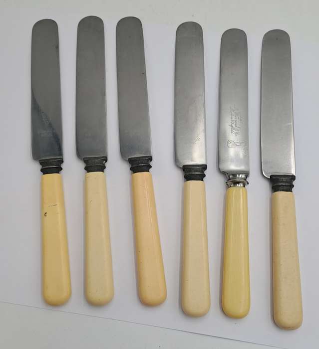 6 Antique / Vintage Butter Knifes Warrented Sheffield -England 21cm