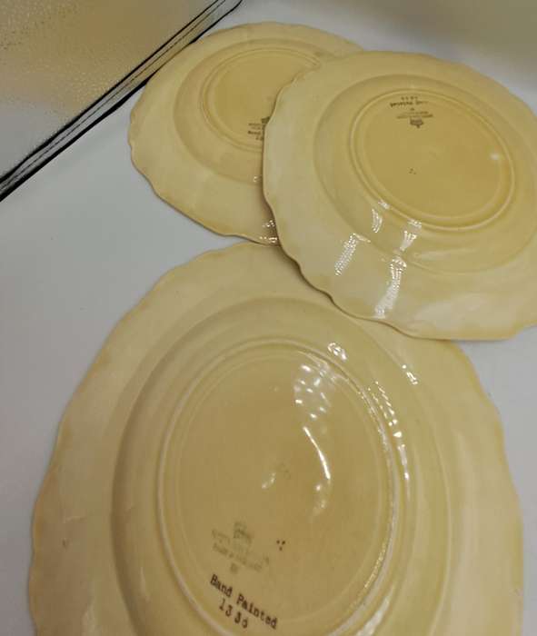 4 Vintage 1930's Myott Son & Co Ltd Cream Plates 22,3cm - Pattern 1338 -England (Chipped)