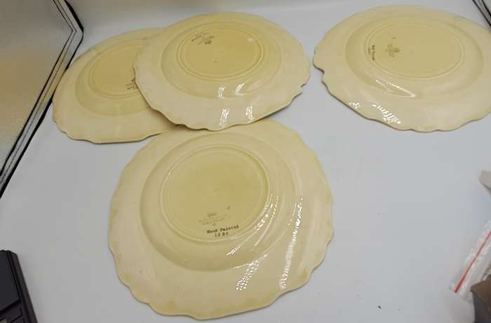 4 Vintage 1930's Myott Son & Co Ltd Cream Plates 22,3cm - Pattern 1338 -England (Chipped)