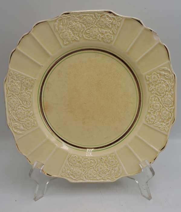 4 Vintage 1930's Myott Son & Co Ltd Cream Plates 22,3cm - Pattern 1338 -England (Chipped)