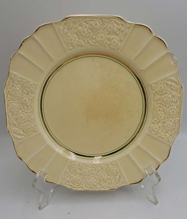 4 Vintage 1930's Myott Son & Co Ltd Cream Plates 22,3cm - Pattern 1338 -England (Chipped)