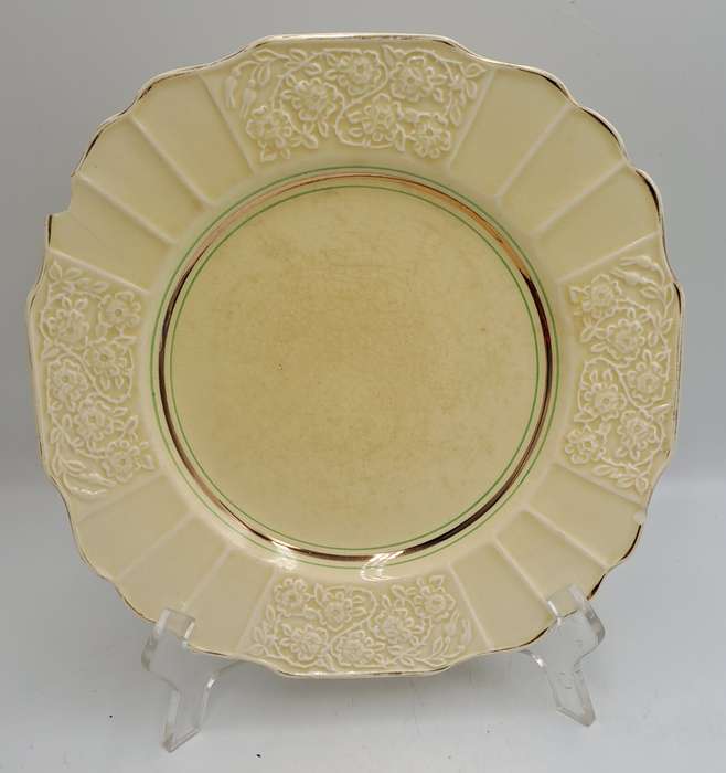 4 Vintage 1930's Myott Son & Co Ltd Cream Plates 22,3cm - Pattern 1338 -England (Chipped)