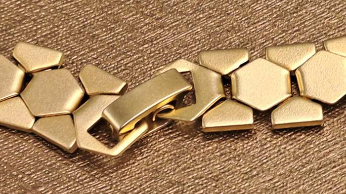 Fashionable Geometric Gold Tone Necklace 46cm