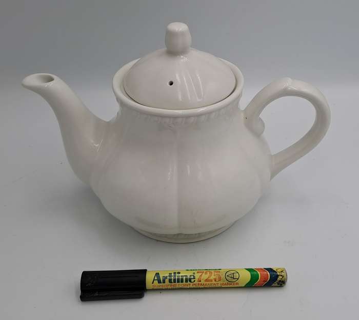Vintage Churchill English Porcelain Tea Pot 600ml