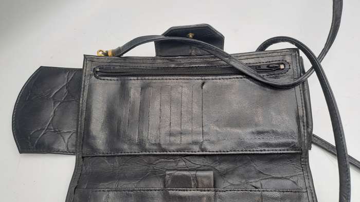 Pre-owned Ladies Genuine Leather Sling Cell Phone Purse  -Black-Made in RSA