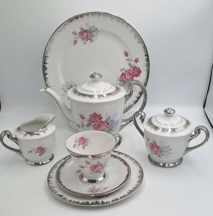 Beautiful 24pc Porcelain Floral Rose Pattern Teaset-Teapot,Cakeplate,Ceamer,Sugar bowl -6 Trio's