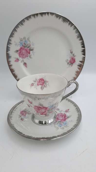 Beautiful 24pc Porcelain Floral Rose Pattern Teaset-Teapot,Cakeplate,Ceamer,Sugar bowl -6 Trio's