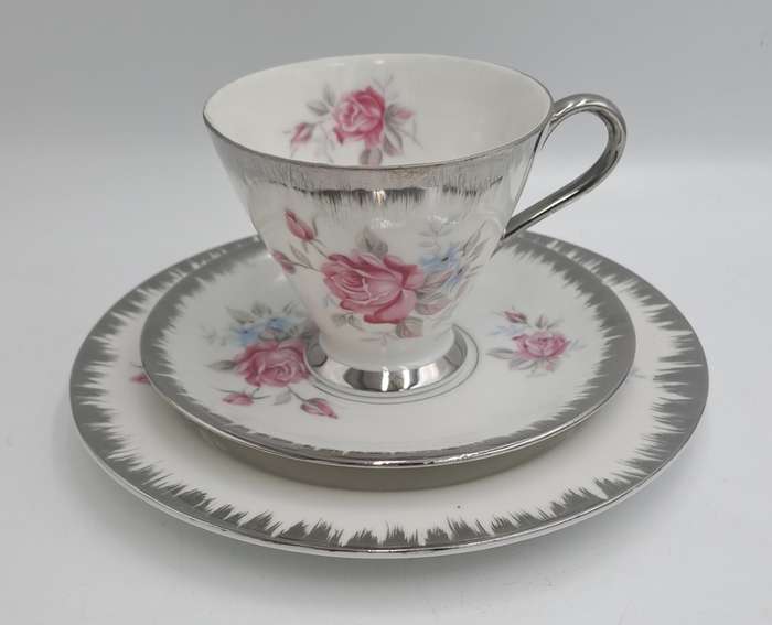 Beautiful 24pc Porcelain Floral Rose Pattern Teaset-Teapot,Cakeplate,Ceamer,Sugar bowl -6 Trio's