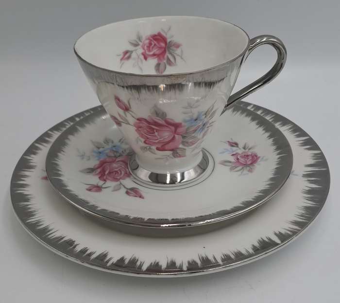 Beautiful 24pc Porcelain Floral Rose Pattern Teaset-Teapot,Cakeplate,Ceamer,Sugar bowl -6 Trio's