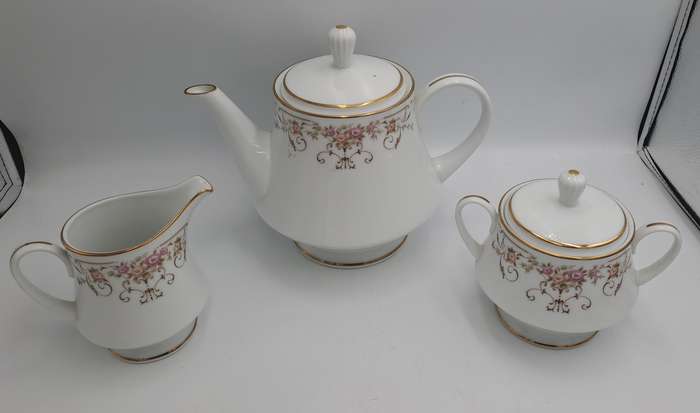 23 pc Vintage RC Japan Noritake "Roseyard" 470 -Tea set(6 Trios ,teapot creamer and Sugar bowl)