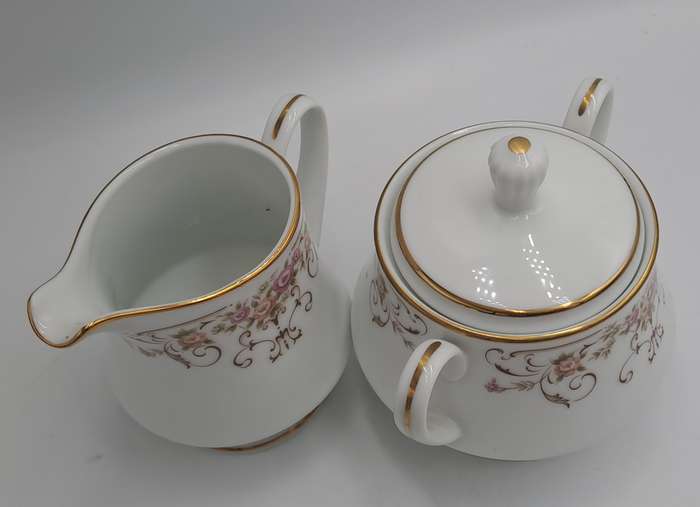 23 pc Vintage RC Japan Noritake "Roseyard" 470 -Tea set(6 Trios ,teapot creamer and Sugar bowl)