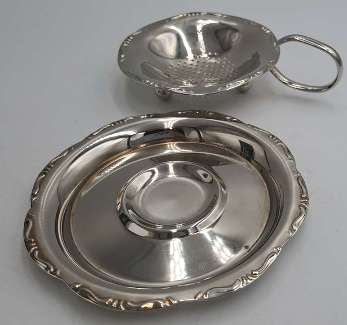 Silver Plated Tea Strainer with tray -Boxed -11cm tall