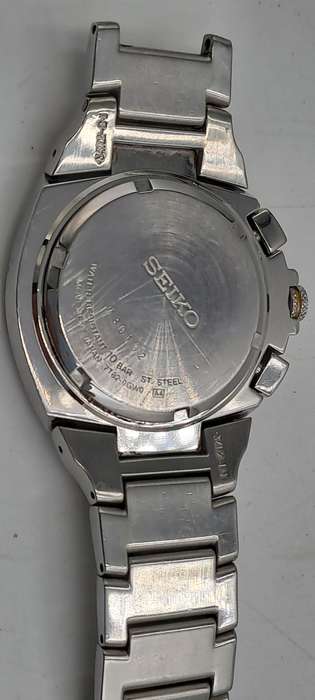 Pre-owned Seiko Chronograph Mens Quartz watch with Blue Dial -working -Crystal Badly scratched