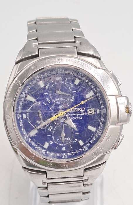 Pre-owned Seiko Chronograph Mens Quartz watch with Blue Dial -working -Crystal Badly scratched