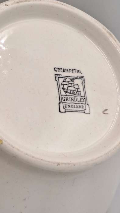 Vintage GRINDLEY Creampetal Tea Pot with Lid