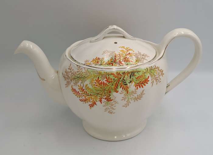 Vintage GRINDLEY Creampetal Tea Pot with Lid