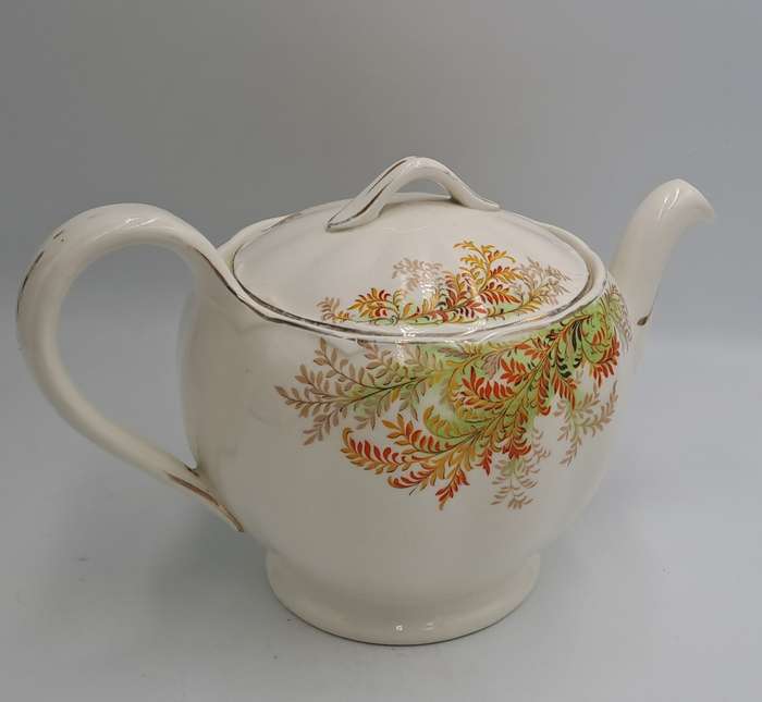Vintage GRINDLEY Creampetal Tea Pot with Lid