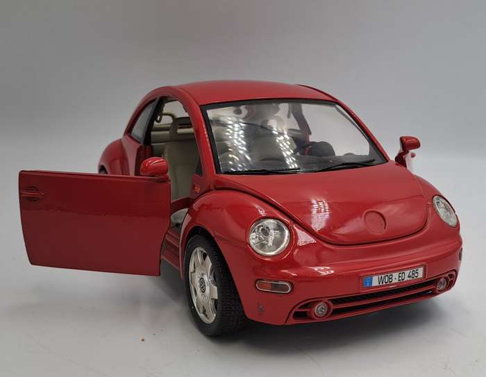 Burago 1998 Volkswagen New Beetle Made In Italy Scale 1/18