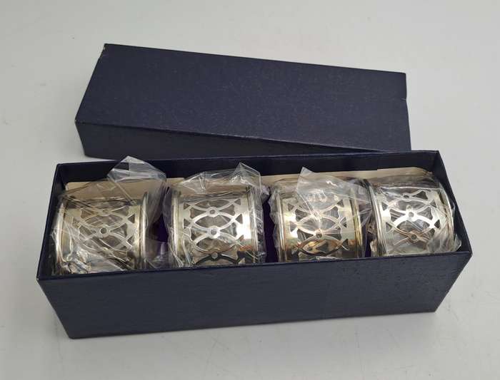 4 x Crown by Em-ESS Silver Plated Napkin Rings-Boxed -Tarnish resistant