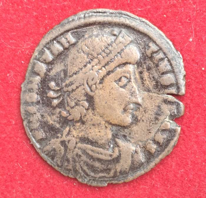Ancient Roman Coin CONSTANTIUS II Centenniolis 336-360 A.D. GALDIATOR HORSEMAN WAR BATTLE