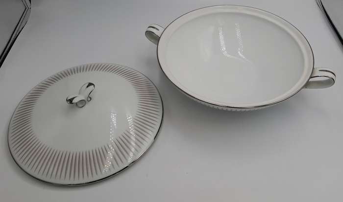 Vintage Noritake BIARRITZ 2 Round Covered Vegetable Tureens and 6 Flat Cream Soup Bowls