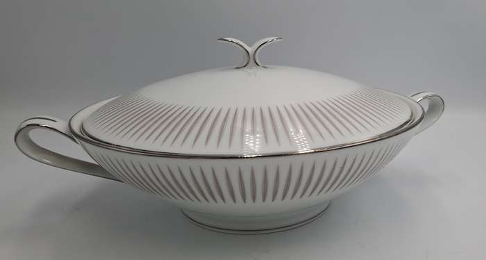 Vintage Noritake BIARRITZ 2 Round Covered Vegetable Tureens and 6 Flat Cream Soup Bowls