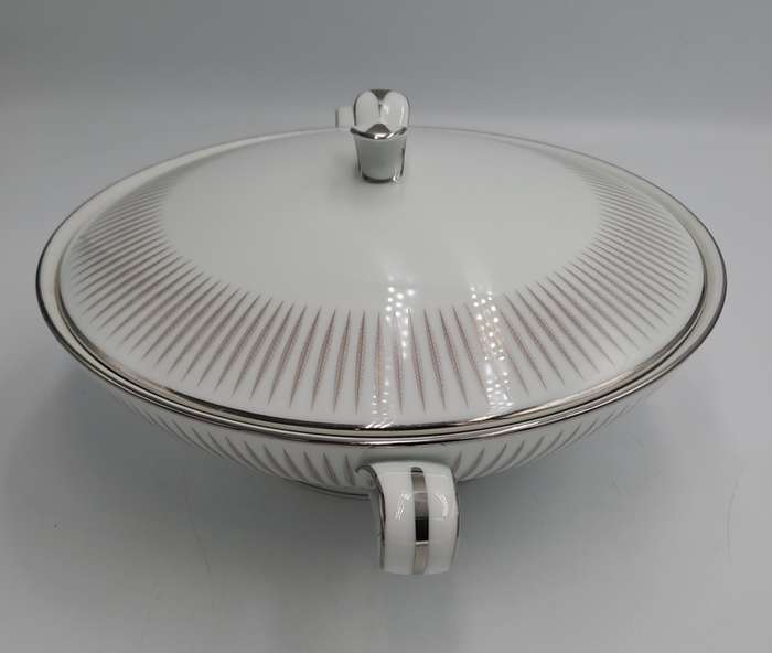 Vintage Noritake BIARRITZ 2 Round Covered Vegetable Tureens and 6 Flat Cream Soup Bowls