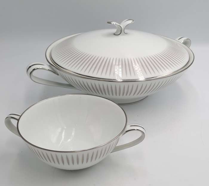 Vintage Noritake BIARRITZ 2 Round Covered Vegetable Tureens and 6 Flat Cream Soup Bowls
