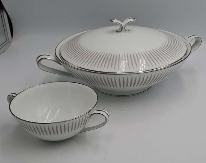 Vintage Noritake BIARRITZ 2 Round Covered Vegetable Tureens and 6 Flat Cream Soup Bowls