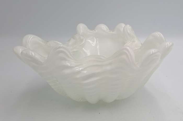 Murano Art Glass Brilliant White Swirl Vase 7,5cm x 17,5cm x 16cm