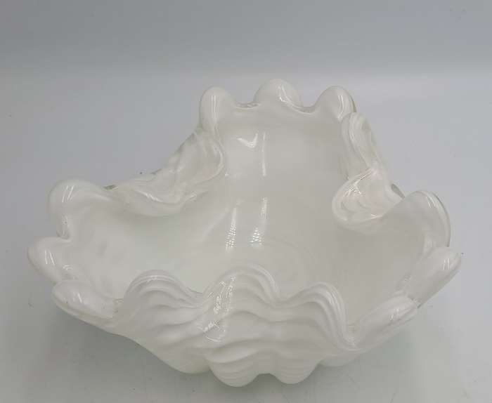 Murano Art Glass Brilliant White Swirl Vase 7,5cm x 17,5cm x 16cm