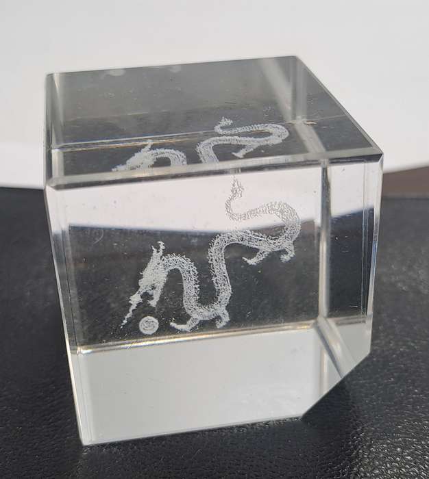 Chinese Dragon Crystal Glass Paperweight 3D Laser Etched Cube-Boxed 4,5cm x 5cm x 5cm