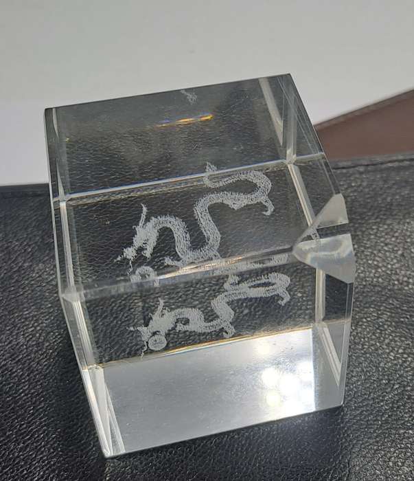 Chinese Dragon Crystal Glass Paperweight 3D Laser Etched Cube-Boxed 4,5cm x 5cm x 5cm