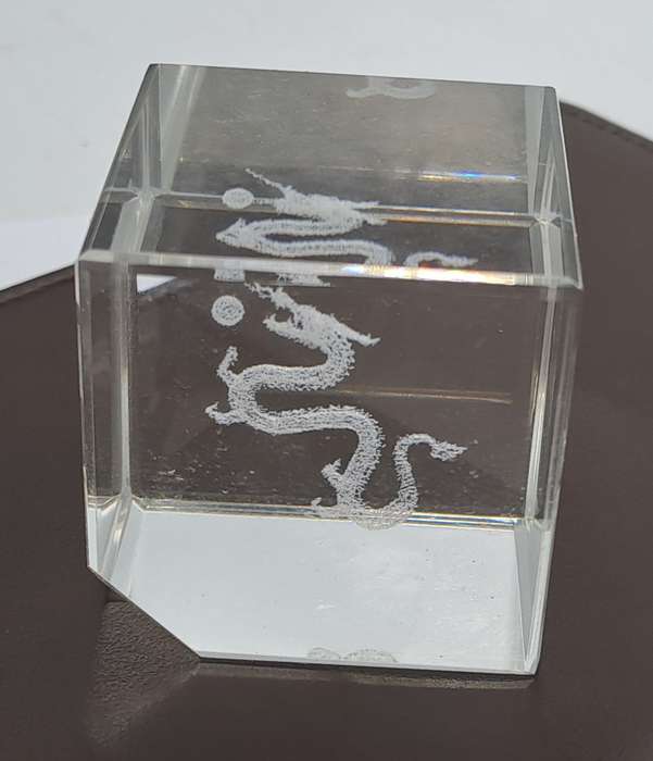 Chinese Dragon Crystal Glass Paperweight 3D Laser Etched Cube-Boxed 4,5cm x 5cm x 5cm