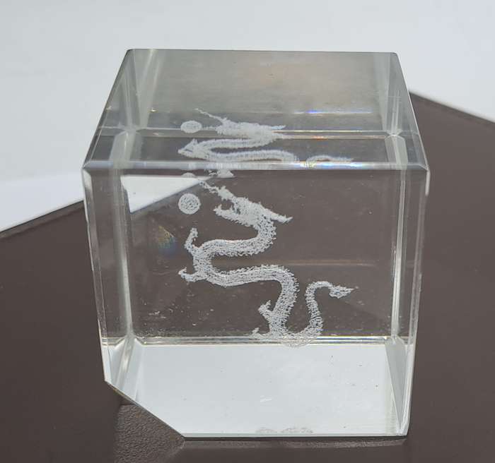 Chinese Dragon Crystal Glass Paperweight 3D Laser Etched Cube-Boxed 4,5cm x 5cm x 5cm