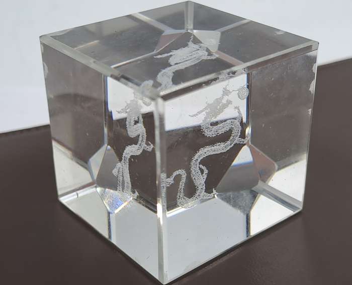 Chinese Dragon Crystal Glass Paperweight 3D Laser Etched Cube-Boxed 4,5cm x 5cm x 5cm