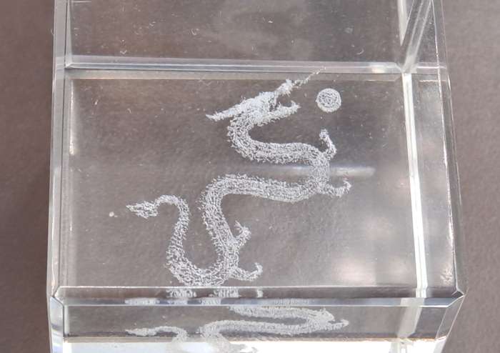 Chinese Dragon Crystal Glass Paperweight 3D Laser Etched Cube-Boxed 4,5cm x 5cm x 5cm