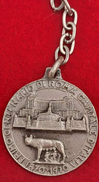 1970- ROME ITALY 1870 -1970 ITALIAN CAPITAL CITY CENTENNIAL Medal on keyring