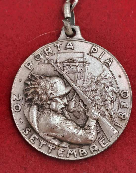 1970- ROME ITALY 1870 -1970 ITALIAN CAPITAL CITY CENTENNIAL Medal on keyring
