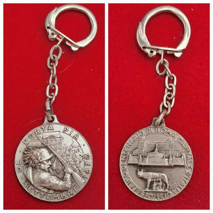 1970- ROME ITALY 1870 -1970 ITALIAN CAPITAL CITY CENTENNIAL Medal on keyring