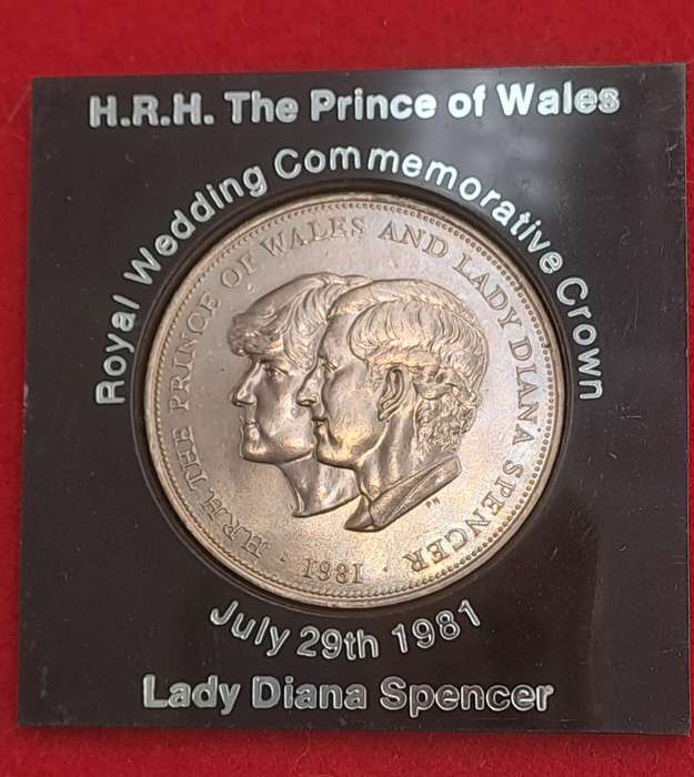 Collectable 1981 Royal Wedding Commemorative Crown Prince Charles and Lady Diana -Uncirulated