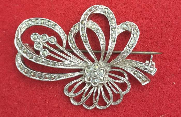 Vintage Marcasite Brooch -White Metal 5cm x 3,5cm