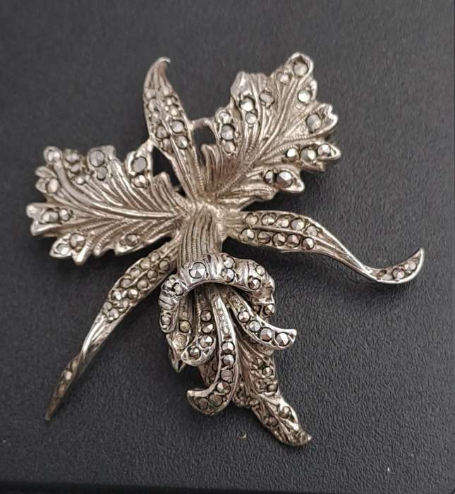Vintage Marcasite Brooch -White Metal 4,5cm x 5,2cm