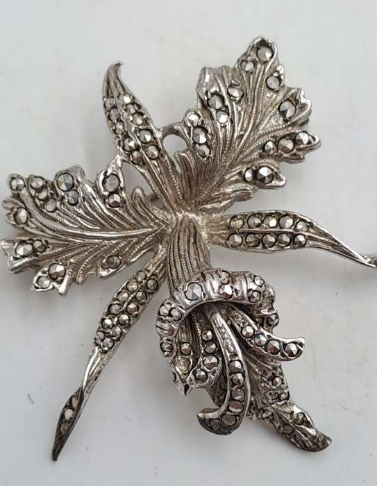 Vintage Marcasite Brooch -White Metal 4,5cm x 5,2cm