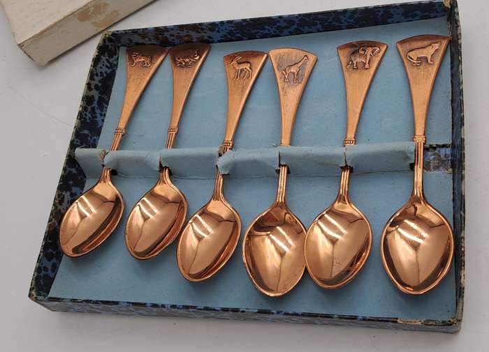 Vintage 6 Copper Africa Safari teaspoons -Boxed