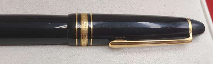 Pre-Owned Mont Blanc Meisterstruct 146 Fountain pen with Medium 4810 14kt Gold Nib-Engraved Air Zimb