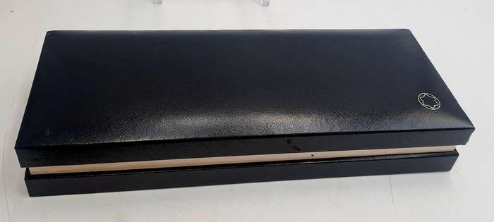 Pre-Owned Mont Blanc Meisterstruct 146 Fountain pen with Medium 4810 14kt Gold Nib-Engraved Air Zimb