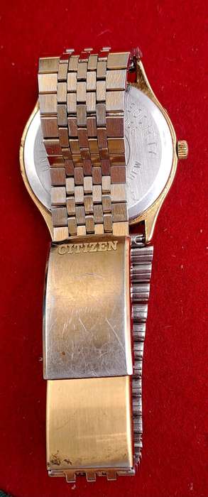 Vintage 1980's Omega quartz 1384 watch with United Logo -engraved -running but need repairs