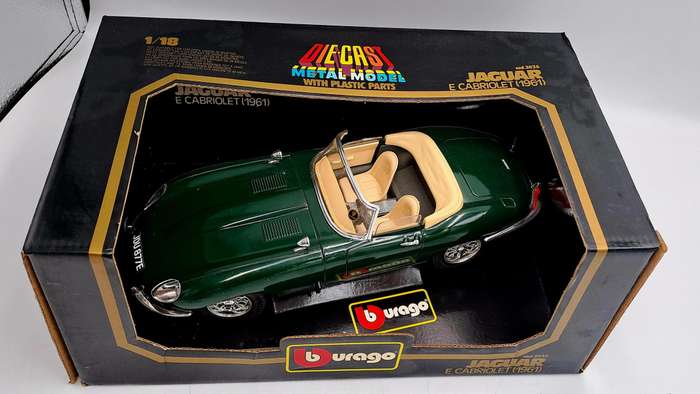 Burago 1/18 Scale Diecast 3026 - Green 1961 Jaguar E Type Cabriolet -